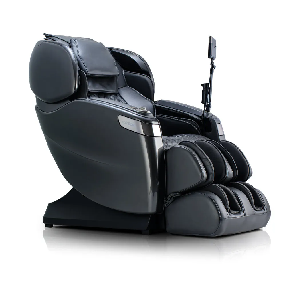 Qi™ XE Pro Massage Chair in Black