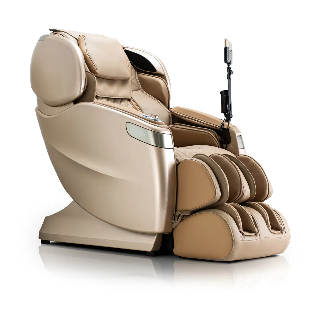 Qi™ XE Pro Massage Chair in Black