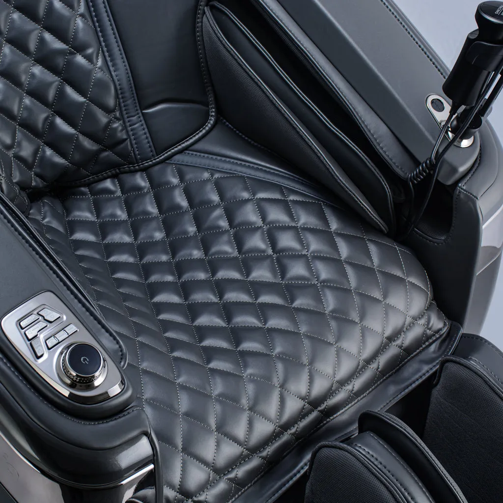 Qi™ XE Pro Massage Chair in Black