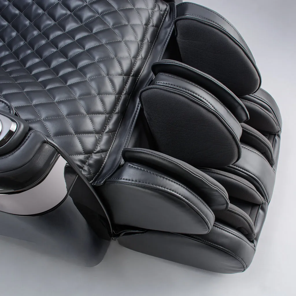 Qi™ XE Pro Massage Chair in Black